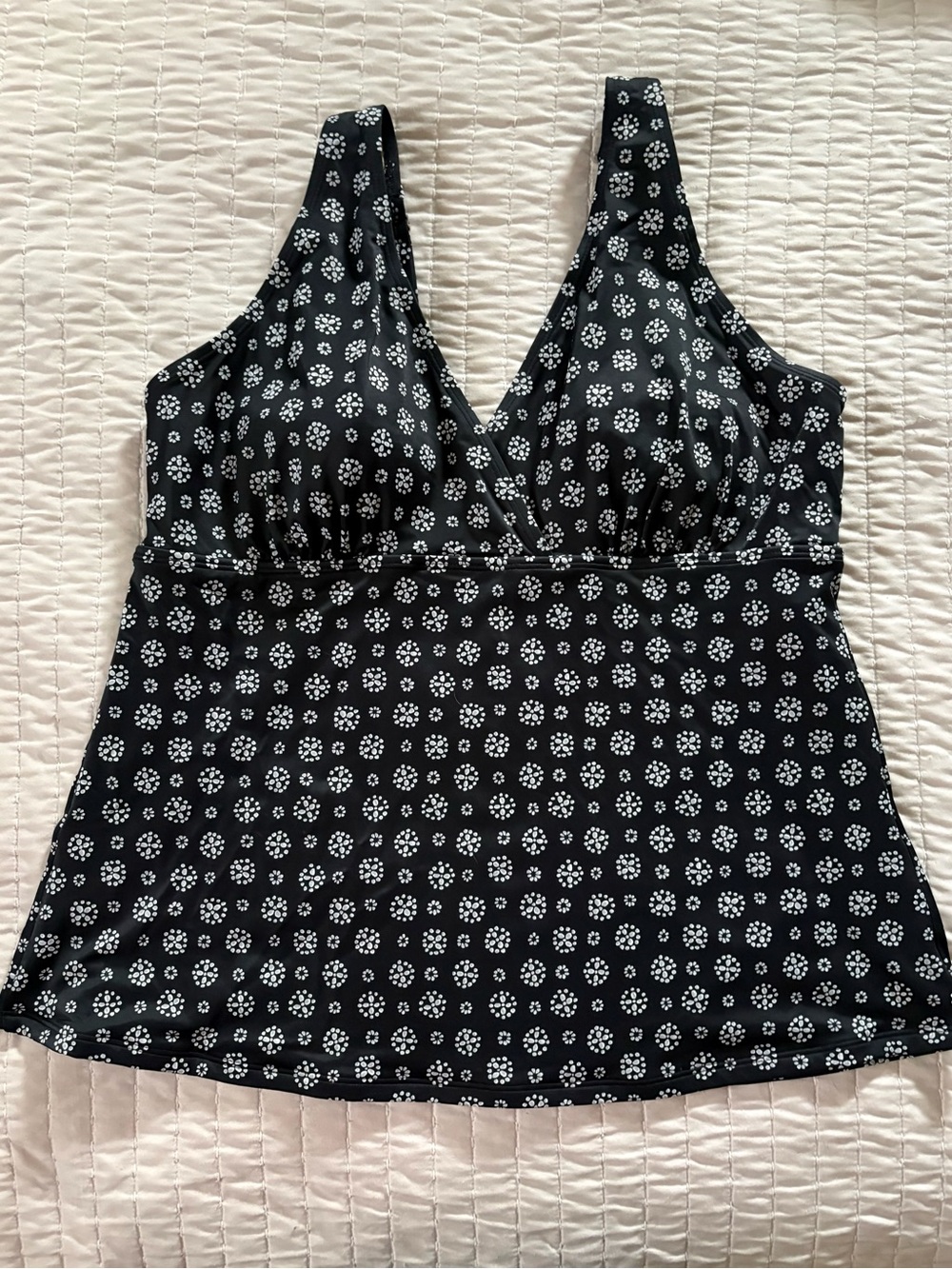 L.L. Bean Black & White Floral-Print Swim Tankini Top